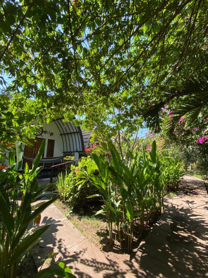 Mustika Ocean Lodge Гили-Эйр Экстерьер фото